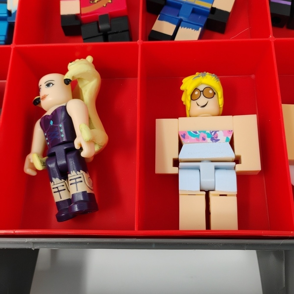 ROBLOX Storage Carry Case with 15 Figures & Accessories - No Codes Included - Picture 4 of 16